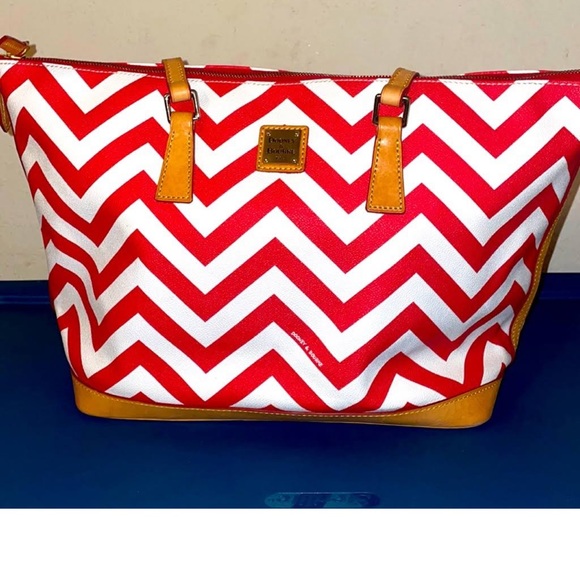 EUC Stunning RARE Chevron Dooney and Bourke large tote - Picture 3 of 12
